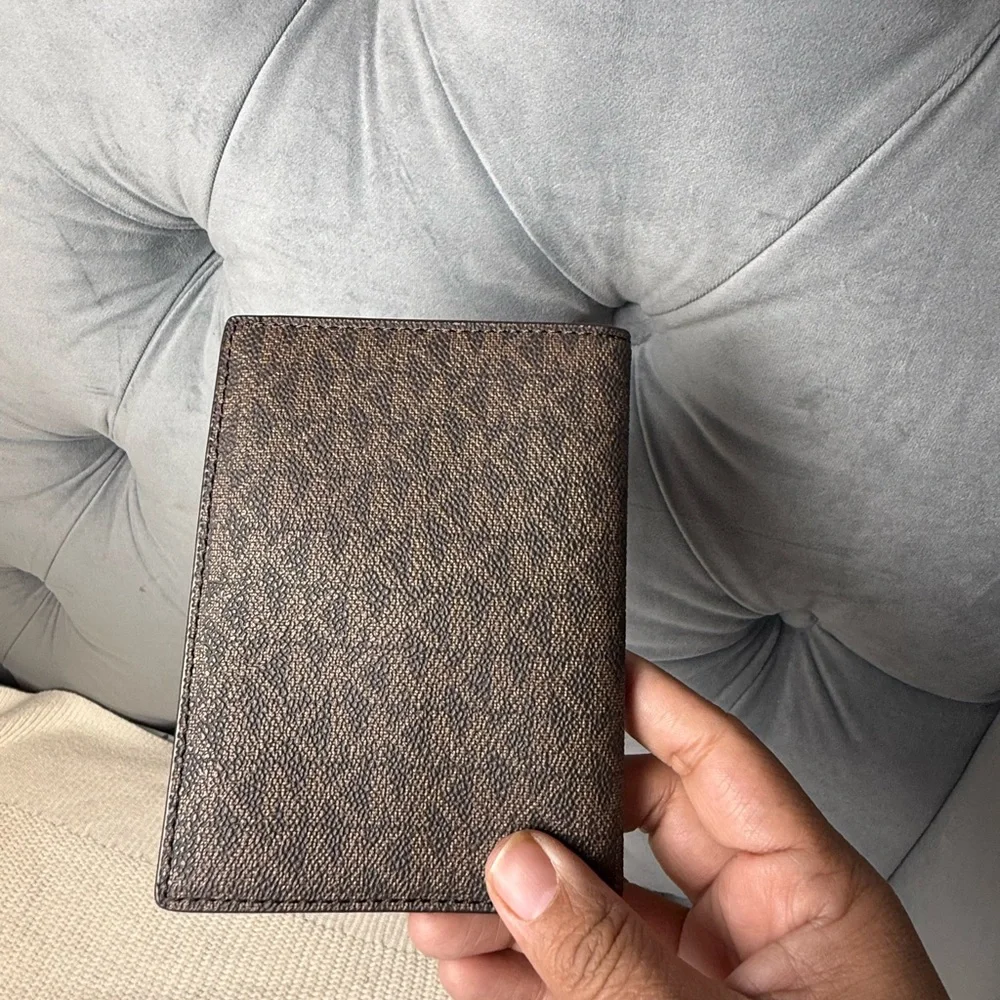 NEW Michael Kors Jet Set Passport Holder Wallet - Picture 3 of 4